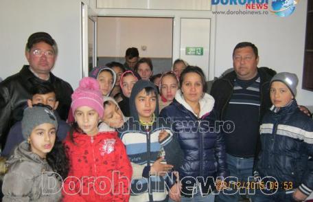 Peste 100 de pachete împărțite de Primăria Dorohoi copiilor romi de la Școala Gimnazială „Ștefan cel Mare” - FOTO