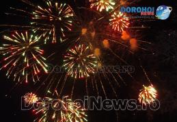 Revelion 2016: Impresionant foc de artificii la Dorohoi, oferit de autoritățile locale la trecerea dintre ani! - VIDEO