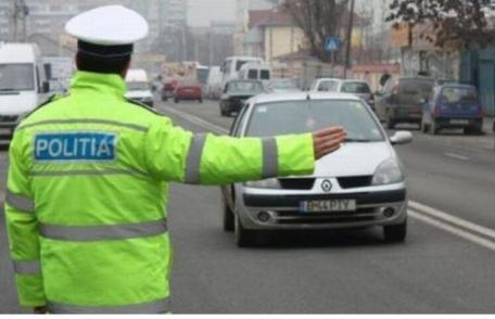 Poliţia română publică un text al poliţistului-blogger Marian Godina: Cum e să dirijezi circulaţia în intersecţie