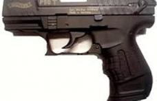 Tânăr de 21 de ani depistat că deţinea o armă neletală fără acte de provenienţă