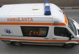Două persoane au ajuns la spital după ce taxiul cu care circulau a fost lovit în plin de un alt autoturism