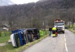 Un camion înmatriculat în România s-a răsturnat în Franța - șoferul dă vina pe GPS
