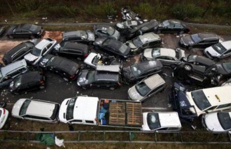 Doi români au provocat cel mai mare accident în lanț din istoria unei țări UE