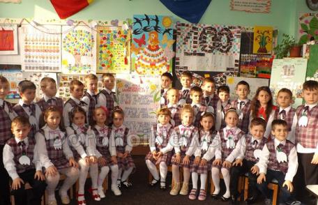 „100 de zile de școală” sărbătorite de Clasa Pregătitoare A Step by Step de la „Școala Al. I. Cuza” Dorohoi - FOTO