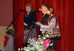 Inspectorul general al IȘJ Botoșani, Mihaela Huncă, prezentă la spectacolul omagial „Flori pentru mama” 2016 - FOTO
