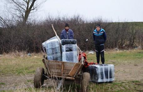 Poliţiştii de frontieră au depistat un transport de peste 7.800 pachete de ţigări într-o căruţă - FOTO
