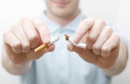Interzicerea fumatului la muncă. Ce sancţiuni riscă salariaţii care încalcă legea