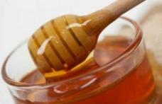 Cum îţi pot schimba viaţa două linguriţe cu miere. Milioane urmează această dietă uluitoare
