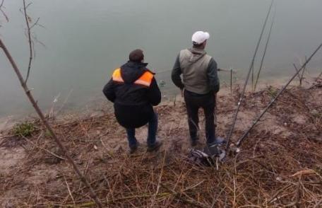 Pescari moldoveni depistaţi pe râul Prut