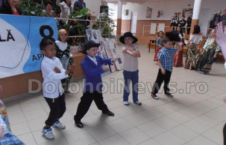 Ziua Internaţioală a Rromilor sărbătorită la Şcoala Gimnazială „Ştefan cel Mare” Dorohoi - FOTO