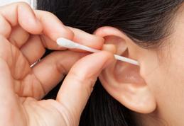 Betigașele pentru curățat urechile pot afecta sănătatea