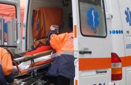 Angajat al unei societăți din Botoșani a ajuns la spital după ce a căzut dintr-o remorcă