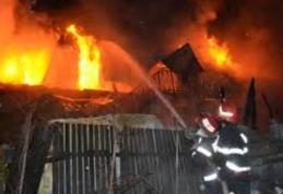 Două case afectate de un incendiu, la Ibăneşti