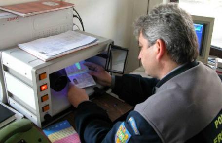 Polițiștii de frontieră din Dorohoi au descoperit un „Şofer” român cu permis de conducere ucrainean fals 