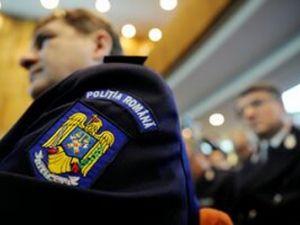 18.000 de poliţişti concediaţi sau reducerea lefurilor cu 30%