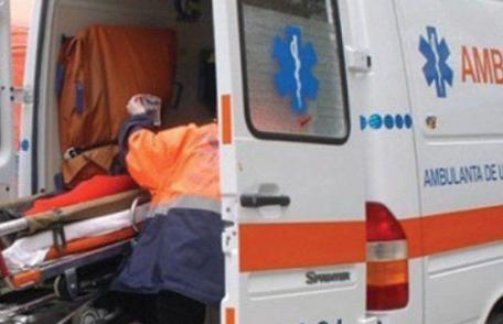 Transportat la Spitalul Municipal Dorohoi după ce a fost agresat de trei indivizi