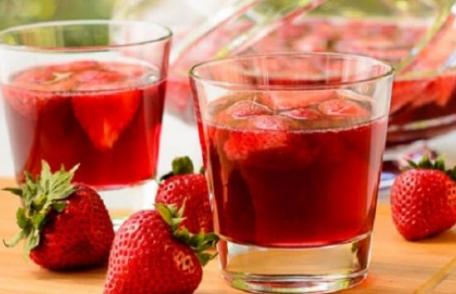 Cum se prepară vinul de căpșuni și efectele uimitoare asupra sănătăţii