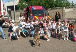 1 iunie în siguranţă, alături de pompieri! Peste 2500 de copii au sărbătorit „Ziua Internaţională a Copilului” alături de pompieri - FOTO