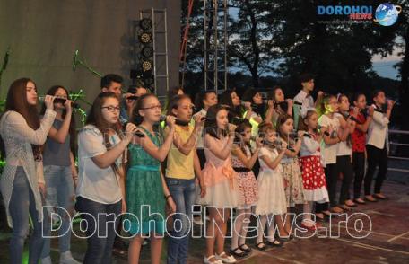 Acorduri de muzică folk și muzică ușoară la Zilele Copilului Dorohoi 2016 – FOTO