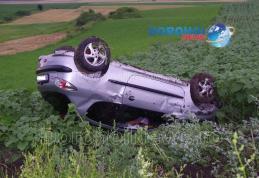Accident spectaculos pe drumul Dorohoi-Botoșani. O tânără a ajuns la spital după ce s-a dat cu mașina peste cap - FOTO