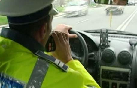 Urmărire în trafic a unui conducător auto care nu a oprit la semnalul poliţiştilor
