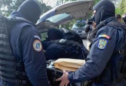 Trei persoane reținute după perchezițiile la evazioniștii de mașini din județele Suceava și Iași