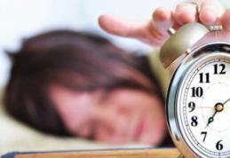 5 obiceiuri matinale care te fac să te simți obosit întreaga zi