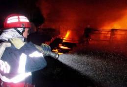Casă incendiată la Coțușca după o despărţire prin sms