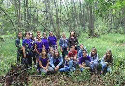 Activitate de promovare locală a 15 elevi voluntari din județul Botoșani care au umblat „Pe cărările nebănuite ale județului” - FOTO