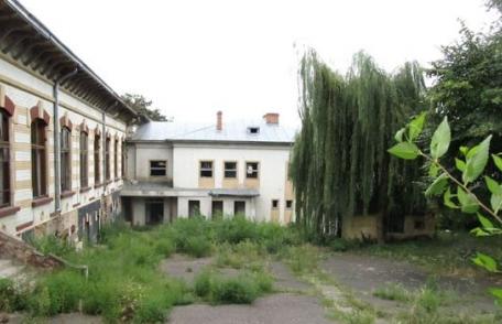 Clădirea şi terenul fostului Cămin de fete din Dorohoi, trecute în proprietatea municipalităţii