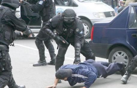 NOU! Polițiștii și jandarmii au cadrul legal pentru a trage împotriva infractorilor!