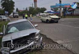 Accident violent între două autoturisme la Dragalina. Bărbat transportat de urgență la Spitalul Dorohoi - FOTO