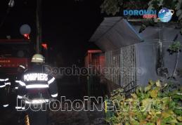 Pompierii dorohoieni puși în alertă din cauza unui incendiu izbucnit pe strada 1 Decembrie din Dorohoi - FOTO