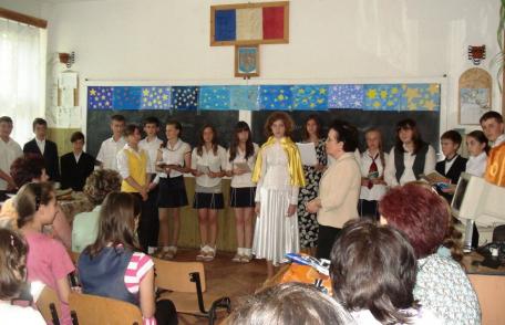 FOTO | Şcoala Nr.5 Spiru Haret Dorohoi „In memoriam Eminescu”
