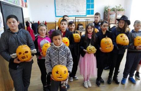 Halloween de poveste la Școala Gimnazială „Dimitrie Pompeiu” Broscăuți - FOTO