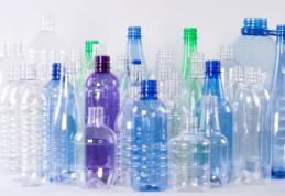 La ce riscuri te expui când refoloseşti sticlele de plastic
