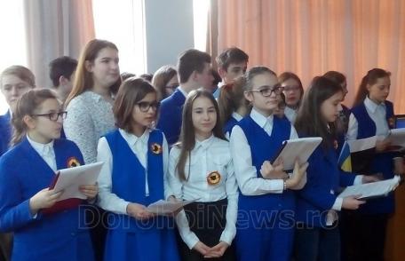 „Eroi au fost, eroi sunt încă”– simpozion dedicat zilei de 1 Decembrie la Școala Gimnazială „Mihail Kogălniceanu” Dorohoi - FOTO