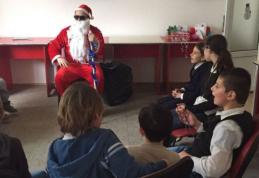 Moș Crăciun a poposit și anul acesta la Centrele  de zi din cadrul Direcției de Asistență Socială Dorohoi! - FOTO