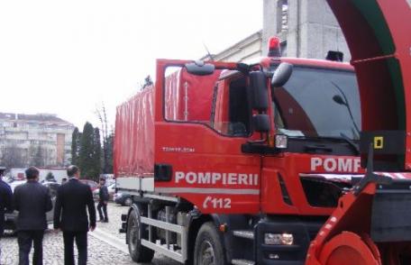 Pompieri de la Botoșani și Dorohoi au plecat în sprijinul colegilor din Tulcea și Brăila echipați cu o șenilată și o autofreză