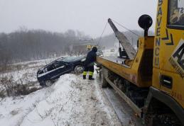 Zăpada face primele victime. Două accidente rutiere produse pe drumul Botoșani - Suceava