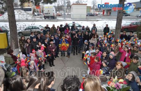 Școala Gimnazială „A.I. Cuza” Dorohoi în straie de sărbătoare cu ocazia Micii Uniri - FOTO