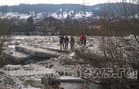 Alertă în nordul Moldovei! Pompierii botoșăneni mobilizați pentru dinamitarea podurilor de gheață – VIDEO/FOTO