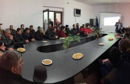Senatorul Lucian Trufin a prezentat fermierilor din sud-estul județului Botoșani programele „tomate românești” și „carne de porc din ferme românești”