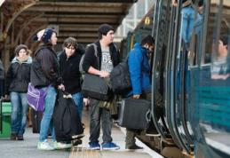 Studenții vor putea să meargă gratis cu trenul și la alegeri și proteste, nu doar la școală și acasă