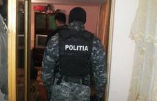 Casele a trei tâlhari din comuna Pomîrla răscolite de polițiști