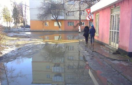 Primim la redacție – Scurgere ape pluviale defectuoasă în cartierul Plevna din Dorohoi – FOTO