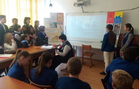 „Ziua Mondială a Cititului cu Voce Tare” la Școala Gimnazială „Mihail Kogălniceanu” Dorohoi - FOTO