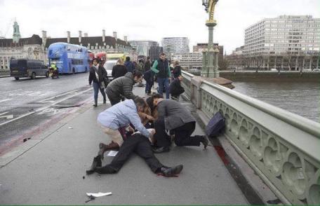 Doi români răniți în atacul de la Londra. Erau turiști, starea femeii e „relativ critică”