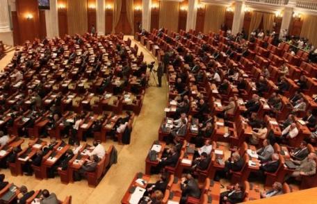 Parlamentarii își pot reangaja rudele și prietenii cu care au colaborat. Iohannis a semnat decretul!