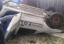 O maşină a Poliţiei cu radar s-a răsturnat în timpul urmăririi unei mașini care gonea spre Botoșani